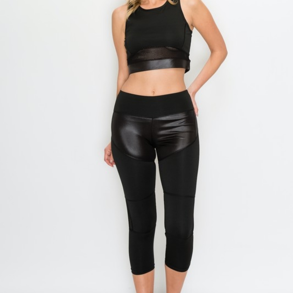 Sheer Mesh Top Capri Set - Picture 7 of 8